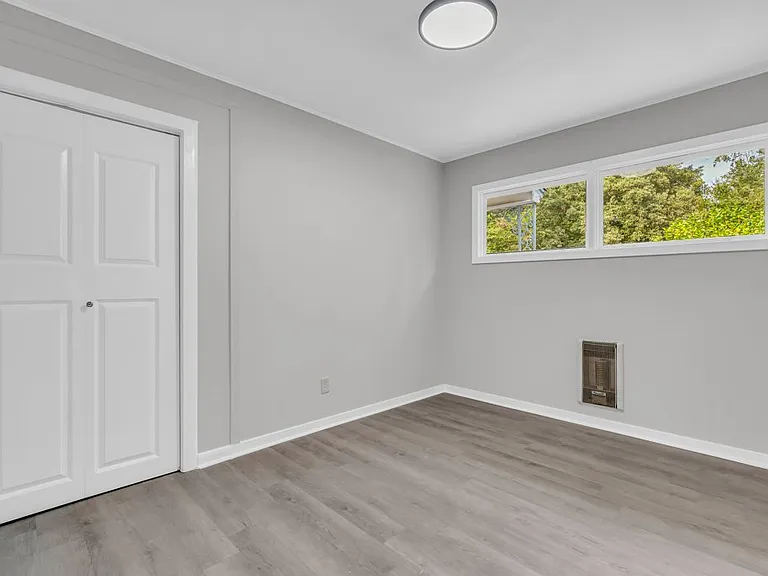 131 Poplar St — Photo 2