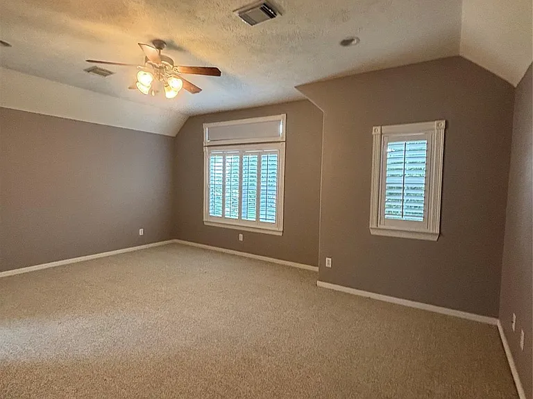 951 Lamonte Ln — Photo 11