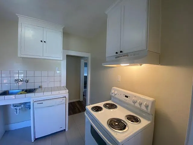 102 Broadway St — Photo 11