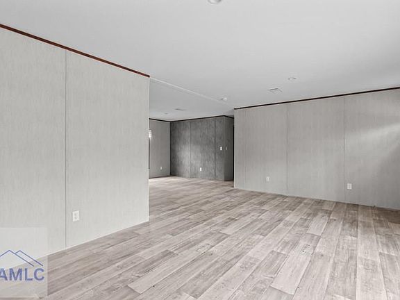 5th image of 193 Blackberry Rd