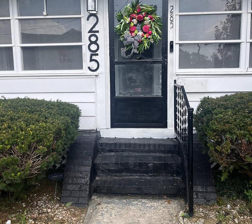 1st image of 285 Spruce St