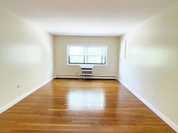4th image of 580 Bridge St APT 20