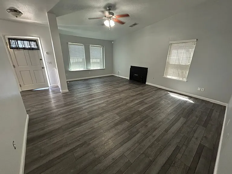 2406 W Prospect Ave — Photo 6