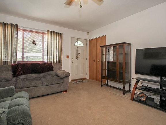 2nd image of 950 E 348th St