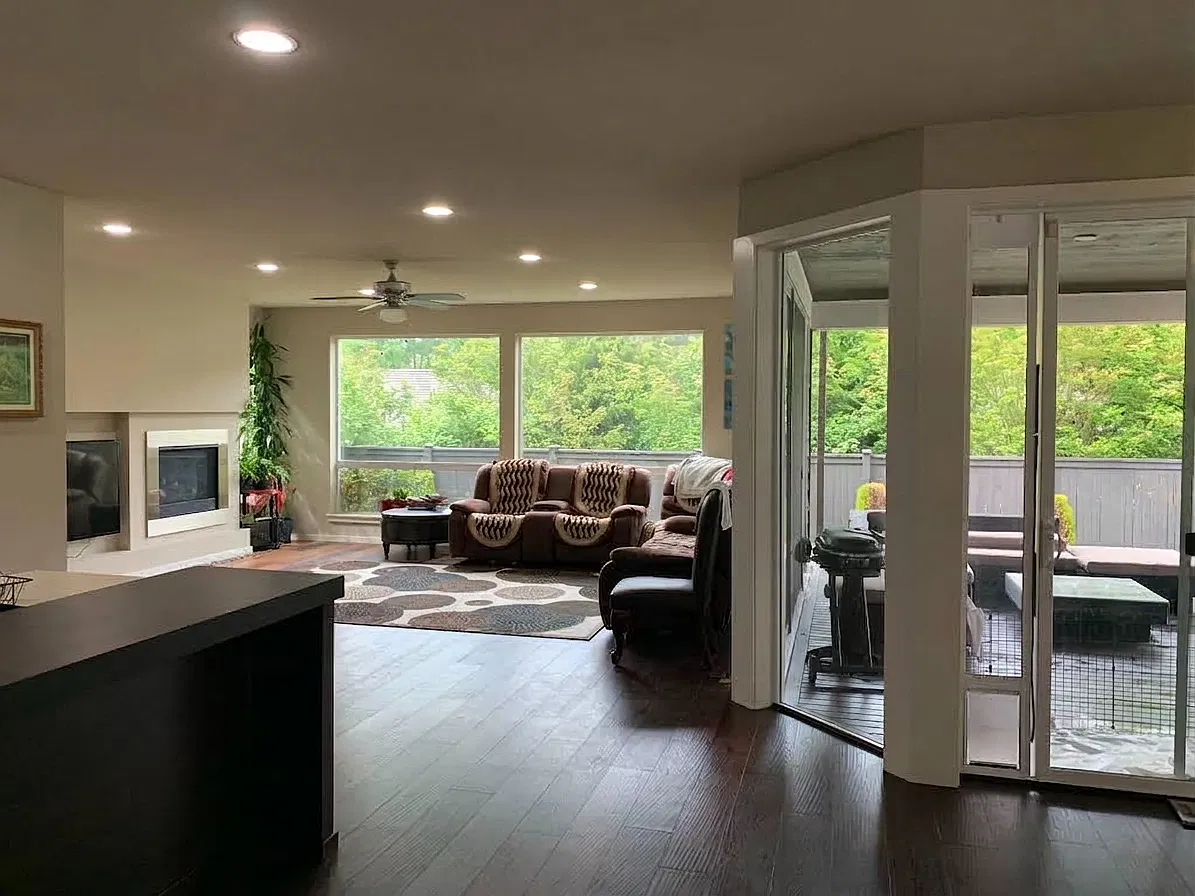4 bed, 3940 sqft, $6,400 — Photo 2