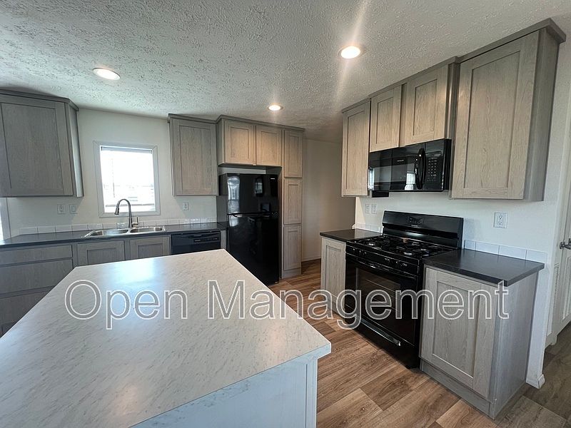 1st image of 825 1st Ave E #289