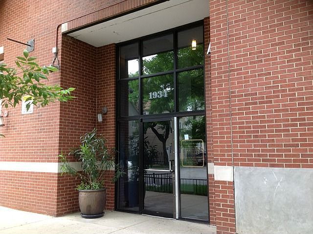 1st image of 1934 N Washtenaw Ave APT 319