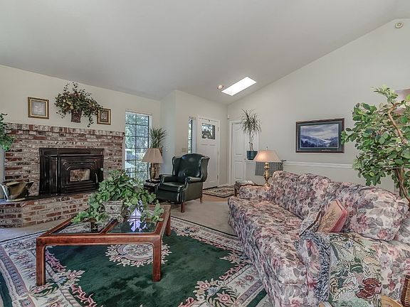 2nd image of 1542 Village Way