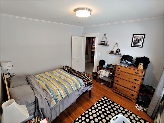4th image of 34 Moraine St