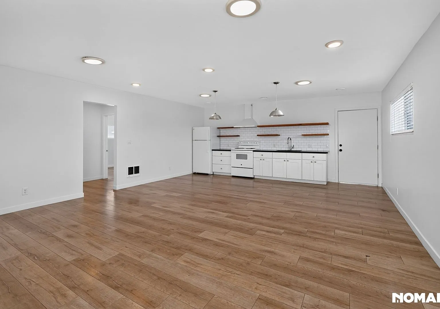Charming 2BR in Long Beach — Photo 1