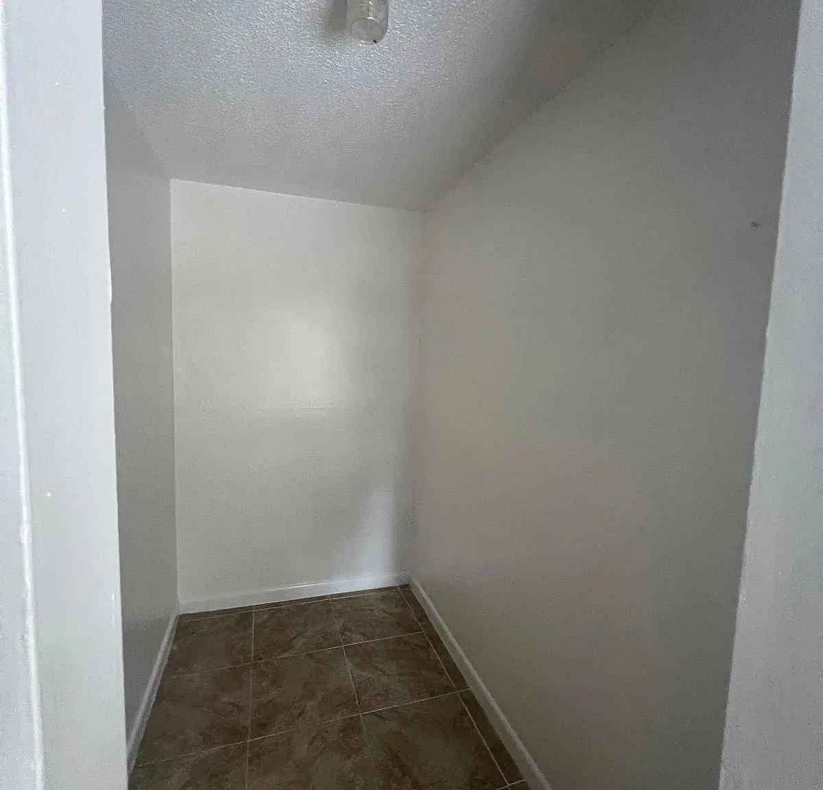 5 bed, 1200 sqft, $3,000 — Photo 3