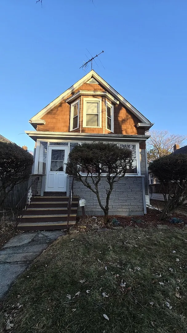 1221 Emerald Ave photo 1