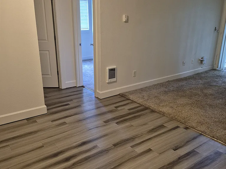 6830 N Columbia Way #1 — Photo 4