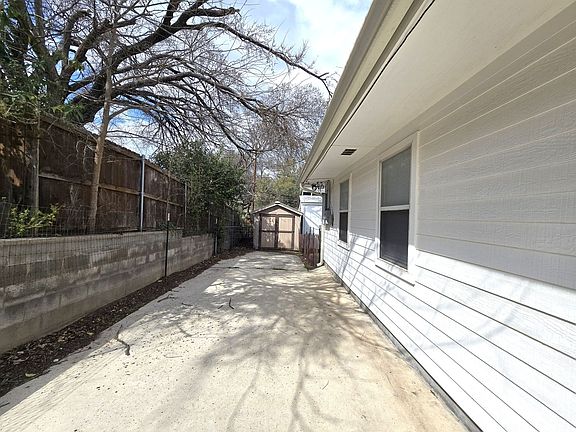 3rd image of 1401 W Avenue B