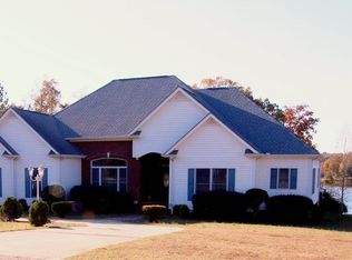 216 W Peninsula Dr, Laurens, SC 29360