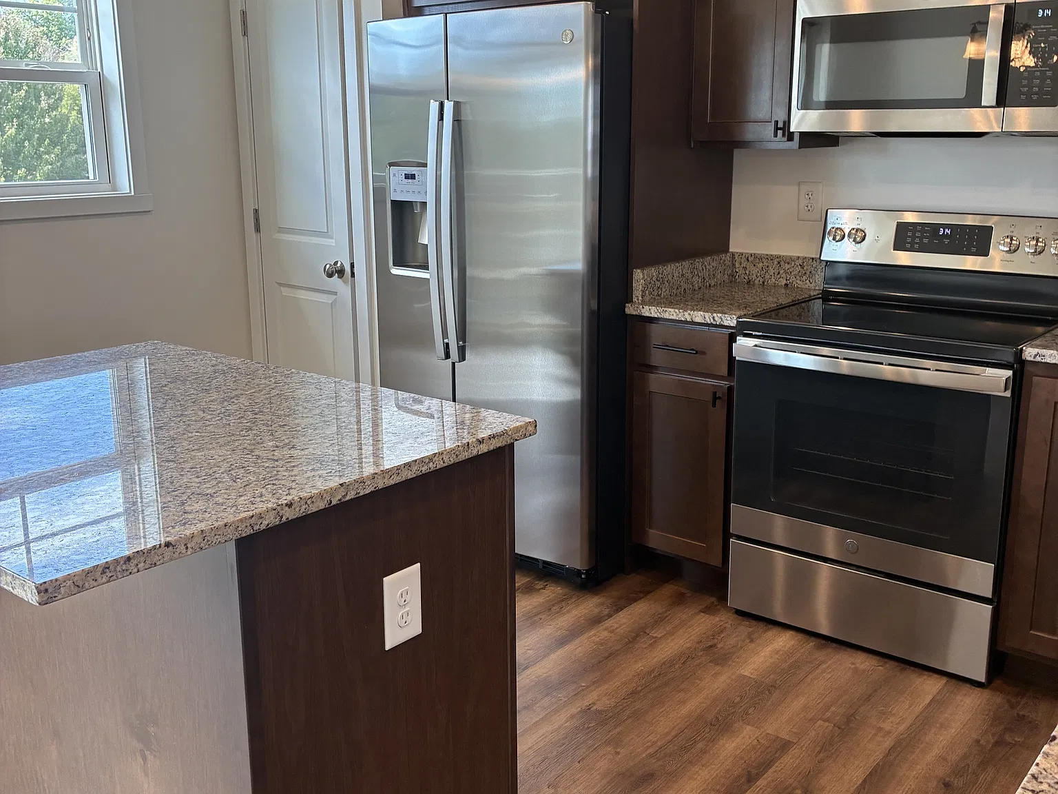 107 Olga Dr — Photo 4