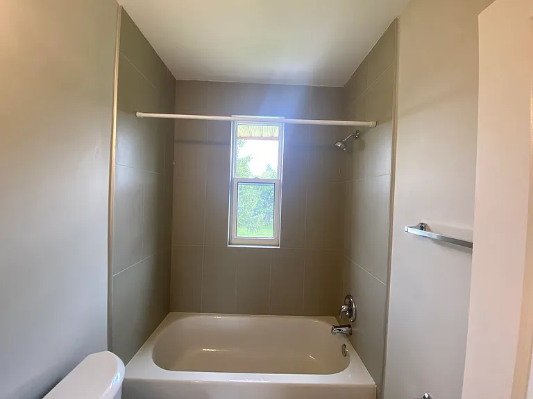 1 Court Ln — Photo 13