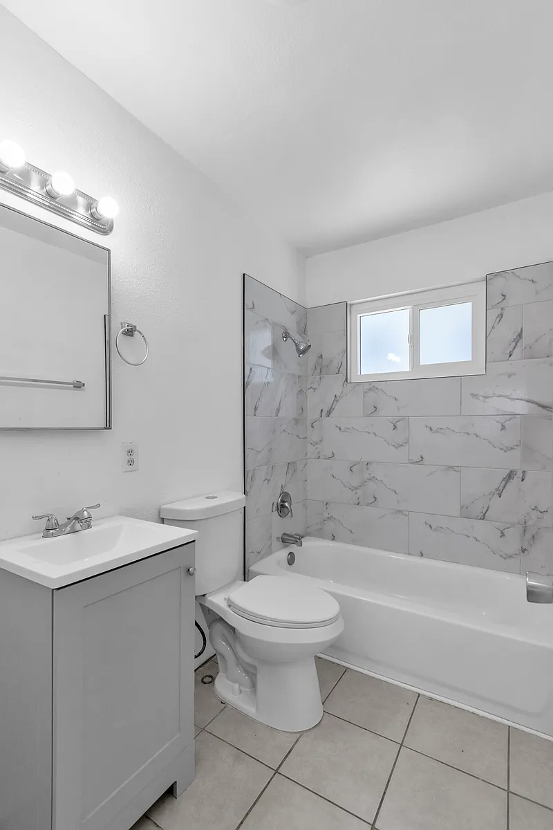 Building Photo - 2508 E Mesquite Ave #3