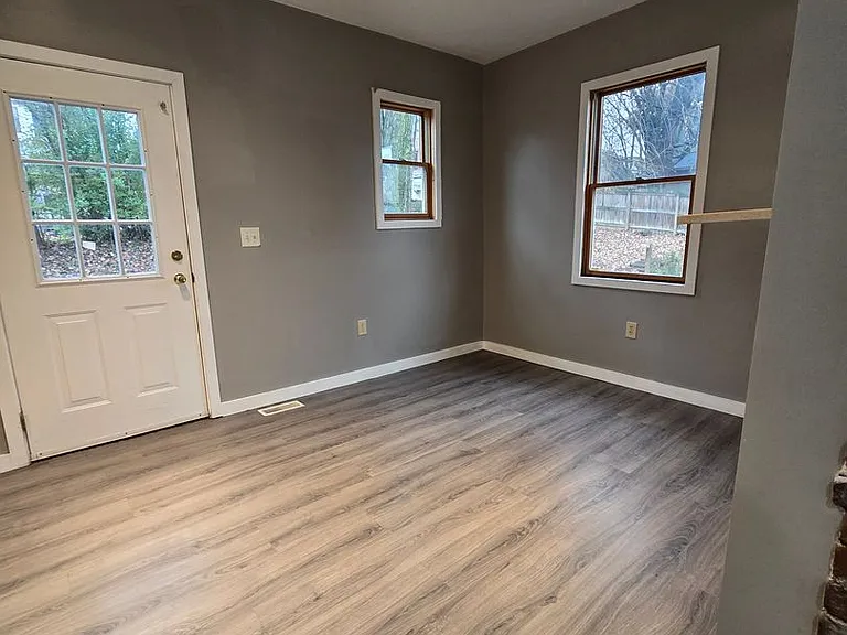 1723 Rebecca St — Photo 8