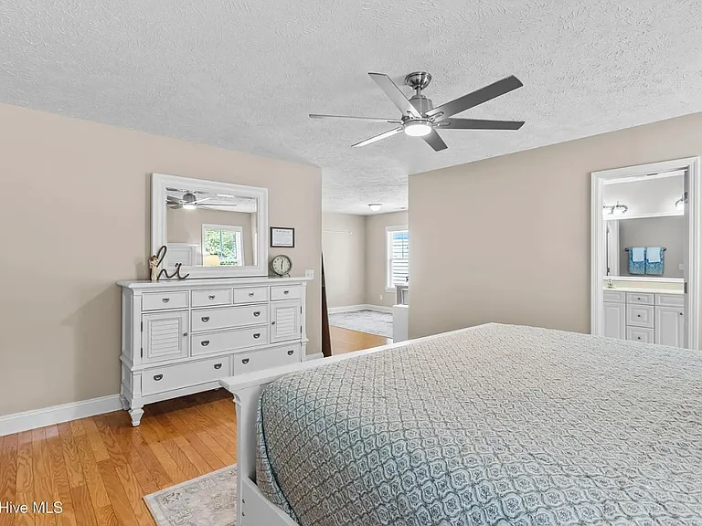 513 Catamaran Dr — Photo 18