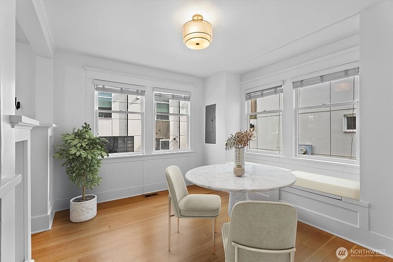 4th image of 2609 B SW Adams Street