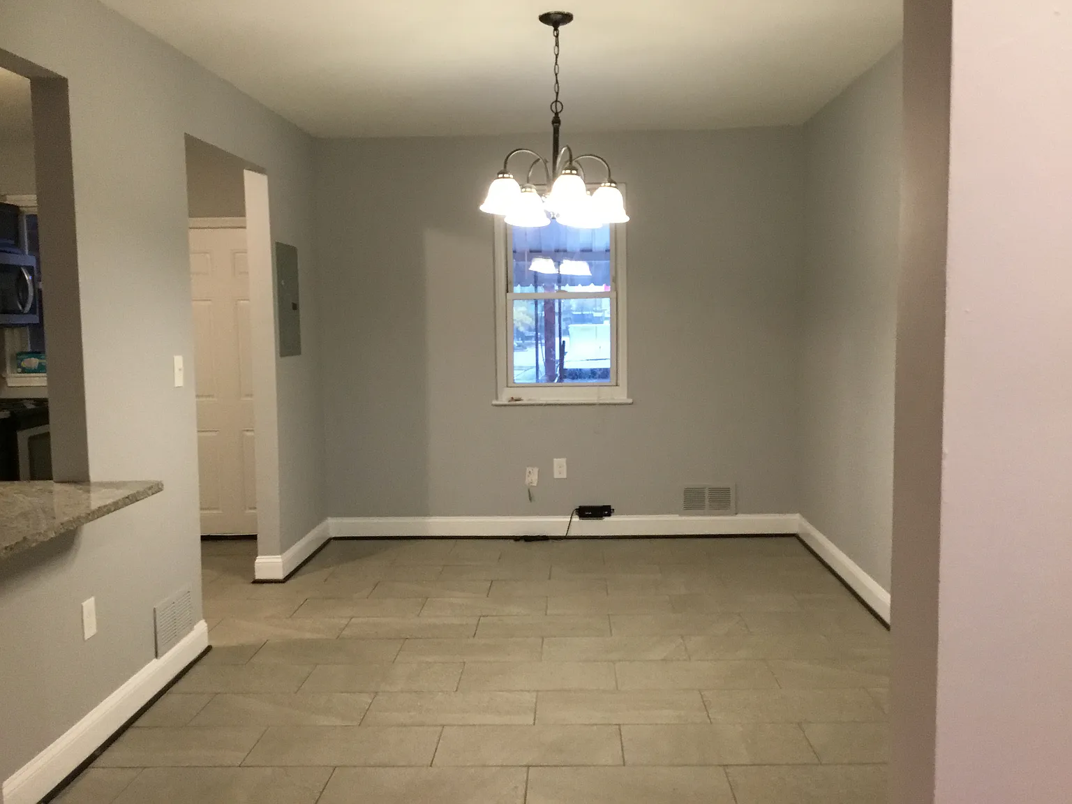 3 bed, 1100 sqft, $1,650 — Photo 3