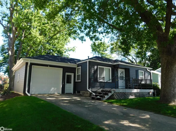 2004 S 3rd Ave E, Newton, IA 50208