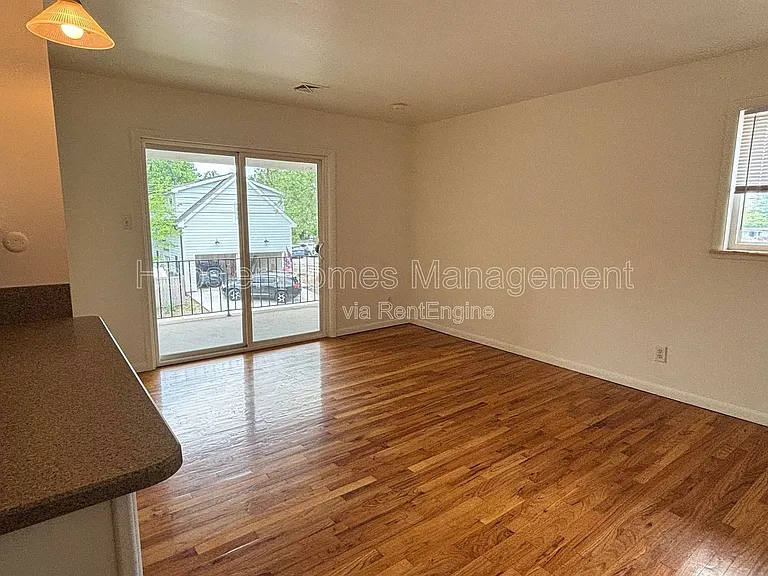 770 E 61st St #4 — Photo 5