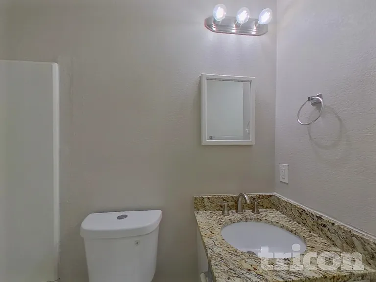 2543 Mistletoe Ln — Photo 13