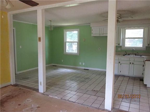 3rd image of 641 Cleveland Dr