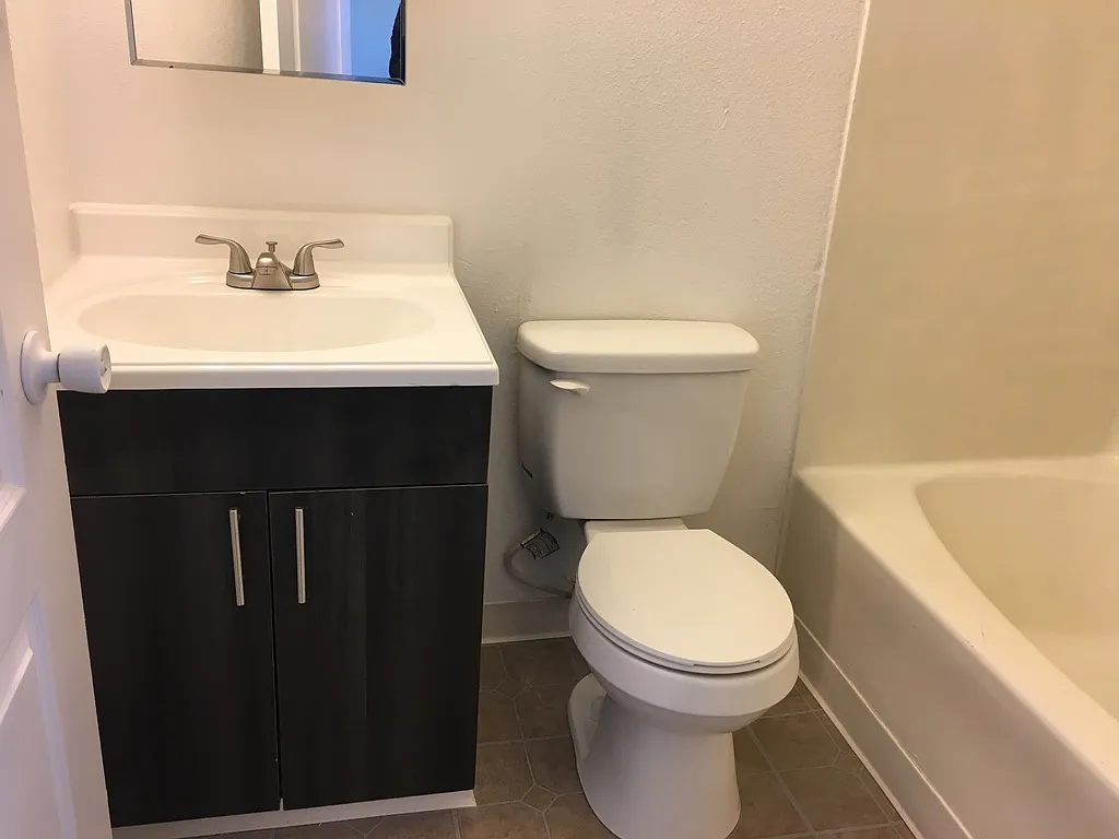 1 bed, 500 sqft, $995 — Photo 4
