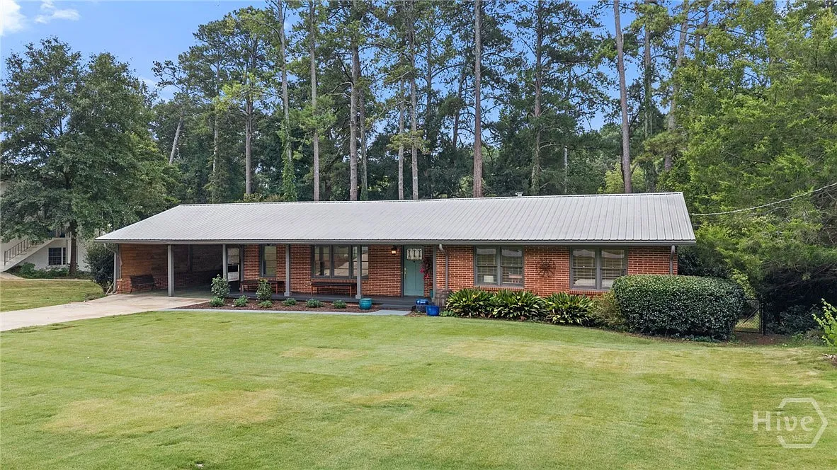 4 bed, 3.0 bath, 2493 sqft, $3,200 — Photo 4