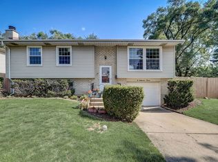 6 Oakwood Dr, Elk Grove Village, IL 60007