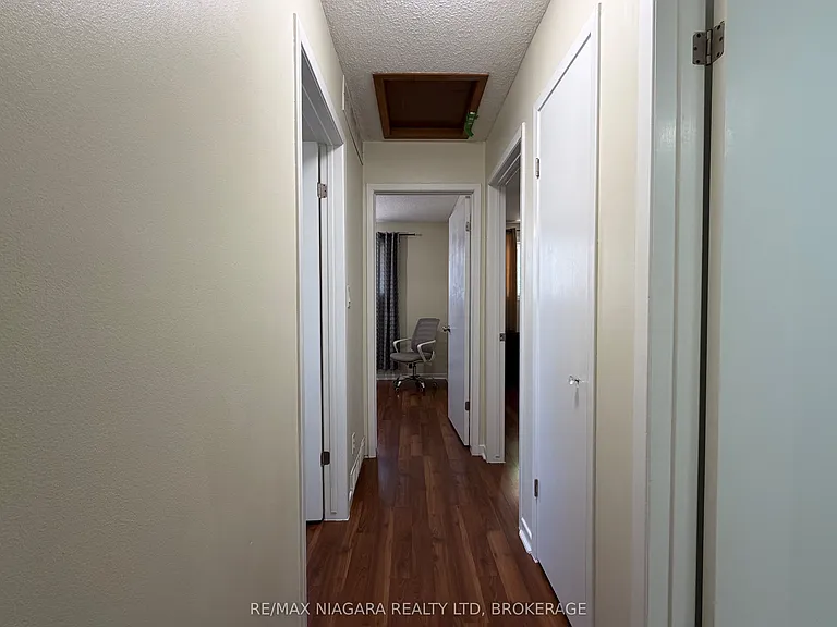 27 Nottingham Ct #UPPER — Photo 9