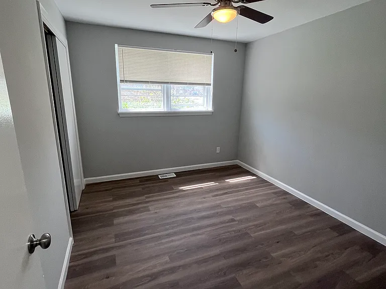 2833 Noble Rd #3 — Photo 3