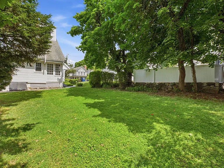 84 Sherwood Pl #1 — Photo 24