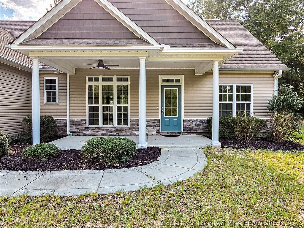 4 bed, 3.0 bath, 2098 sqft, $2,200 — Photo 2