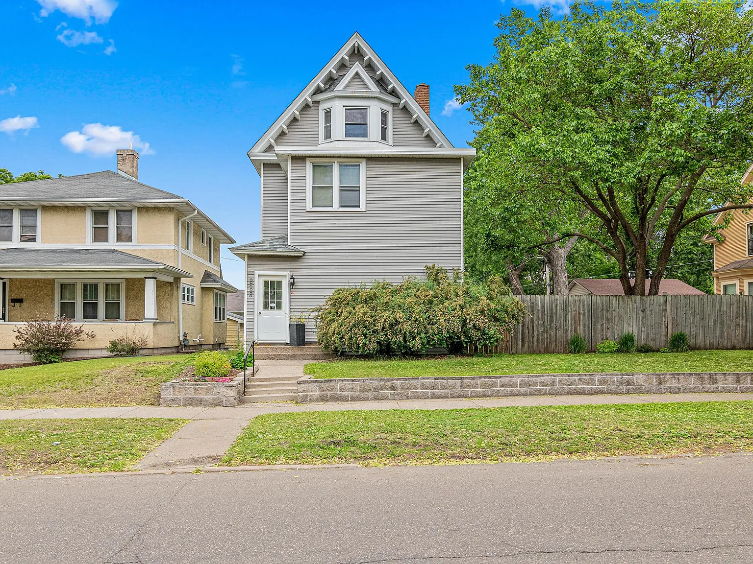 2 bed, 1000 sqft, $1,795 — Photo 1