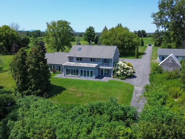 17 Dumont Rd, Champlain, NY 12919