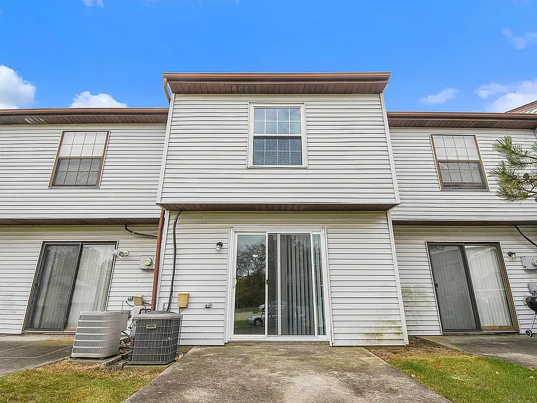 700 N Adelaide St #93 — Photo 2