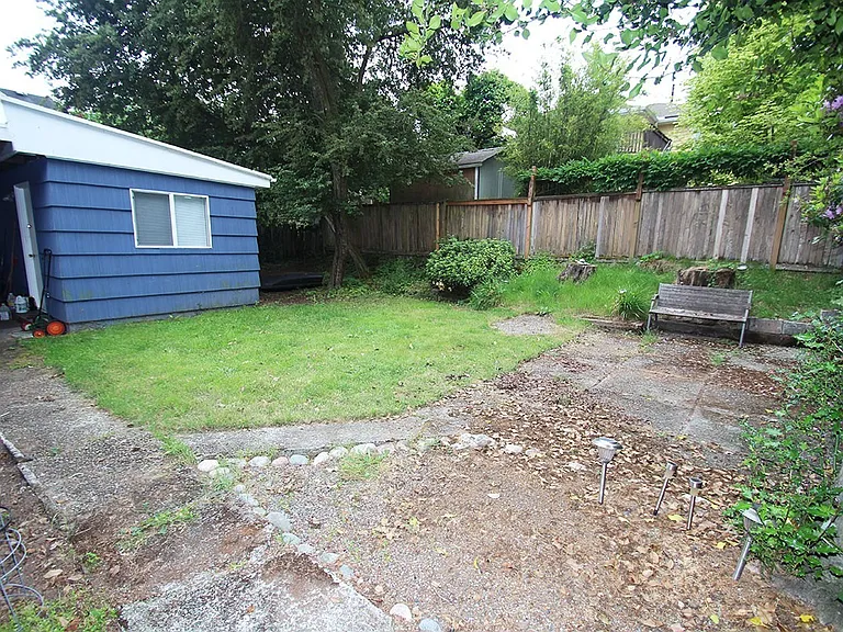 7733 35th Ave NE — Photo 12