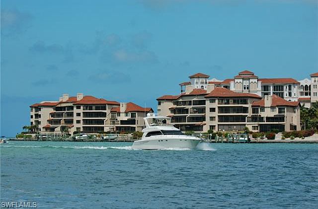 2nd image of 206 La Peninsula Blvd