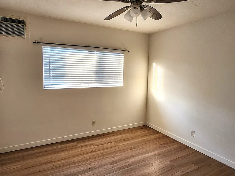 262 N Palm Ave #B — Photo 8