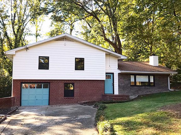 Huge private yard with Garage and driveway.