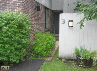 3 Greenbriar Ln, Wilton, CT 06897