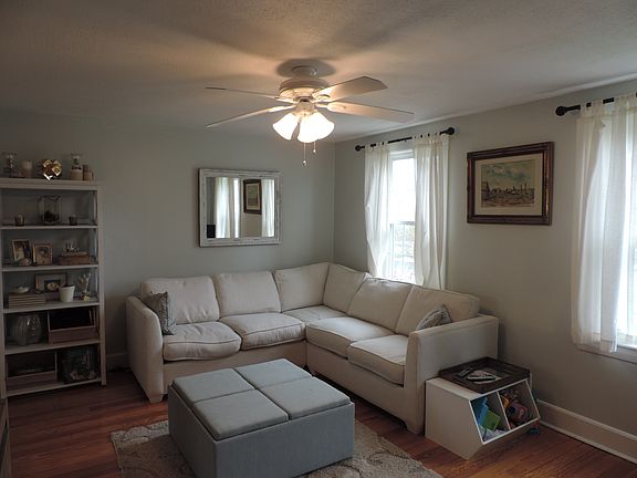 Spacious living room