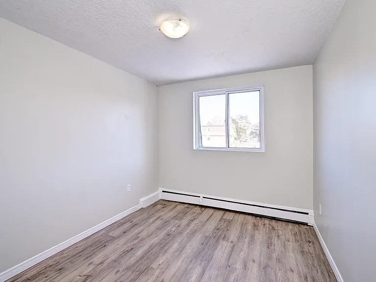 531 Franklin Blvd — Photo 19