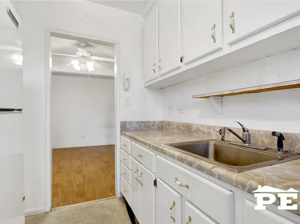 2425 Haring Street image 18 of 28