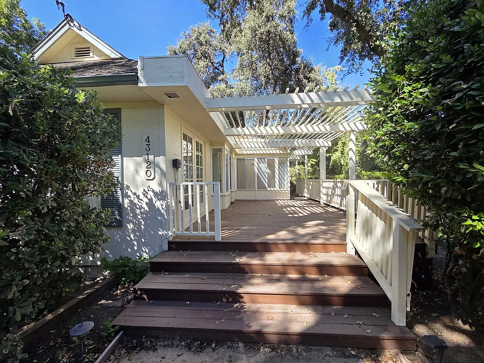 43120 Montgomery Ave