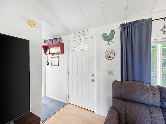 5th image of 300 Sirucek Ln